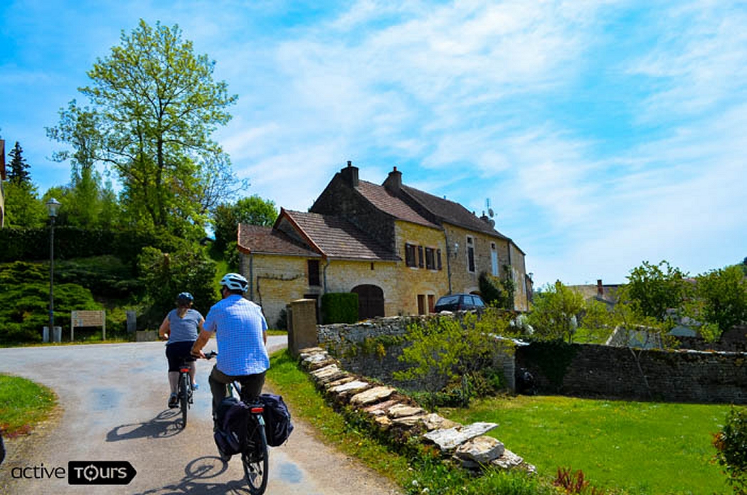 Cycling tour in Burgundy vineyards from Dijon to Macon
