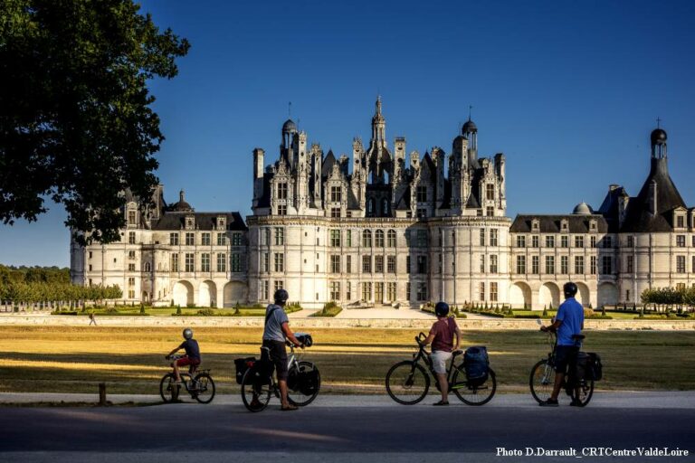Chateaux de la Loire by bike -Chambord castle
