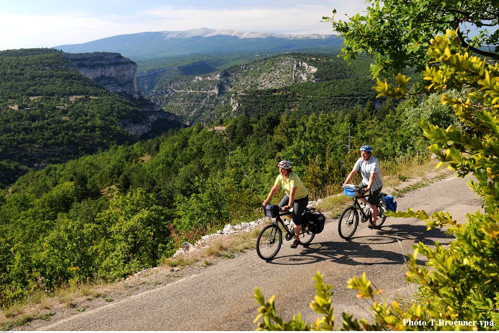 Cycling Mont Ventoux and Luberon in Provence, for avid or electric riders