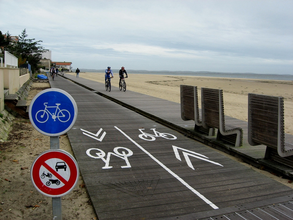 Bike tour on the Velodyssee from Bordeaux to Biarritz along the atlantic ocean