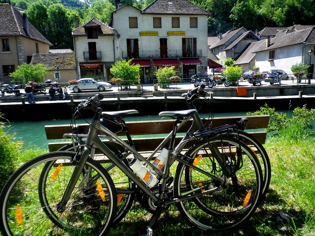 Viarhona From Geneva to Lyon by bike along the Rhône river
