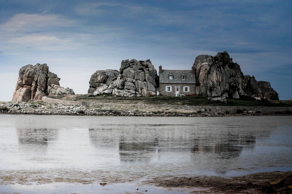 Bike tour in northern Brittany along the Pink Granite Coast