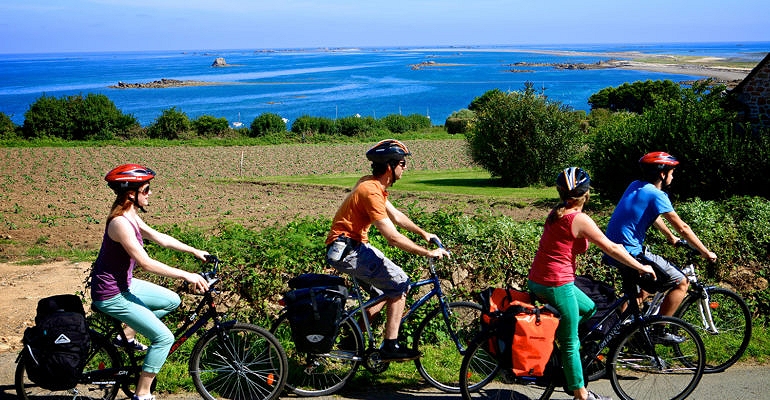 Bike tour in northern Brittany along the Pink Granite Coast